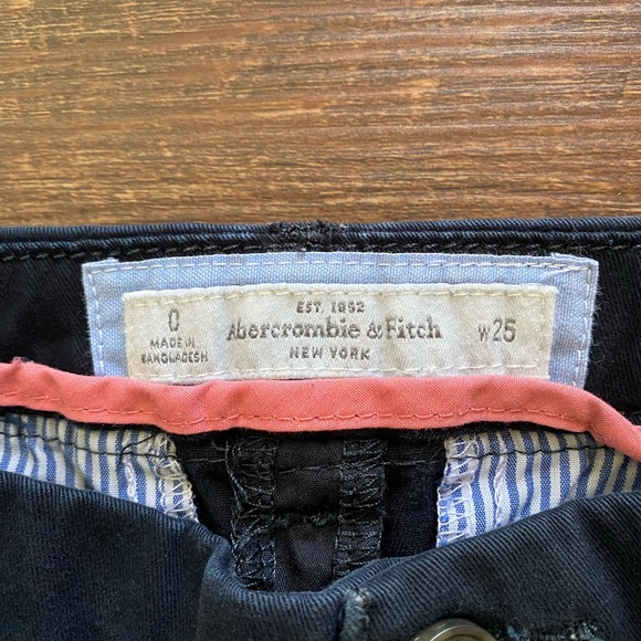 Abercrombie & Fitch low rise short shorts | size 0/25 - Picture 2 of 4